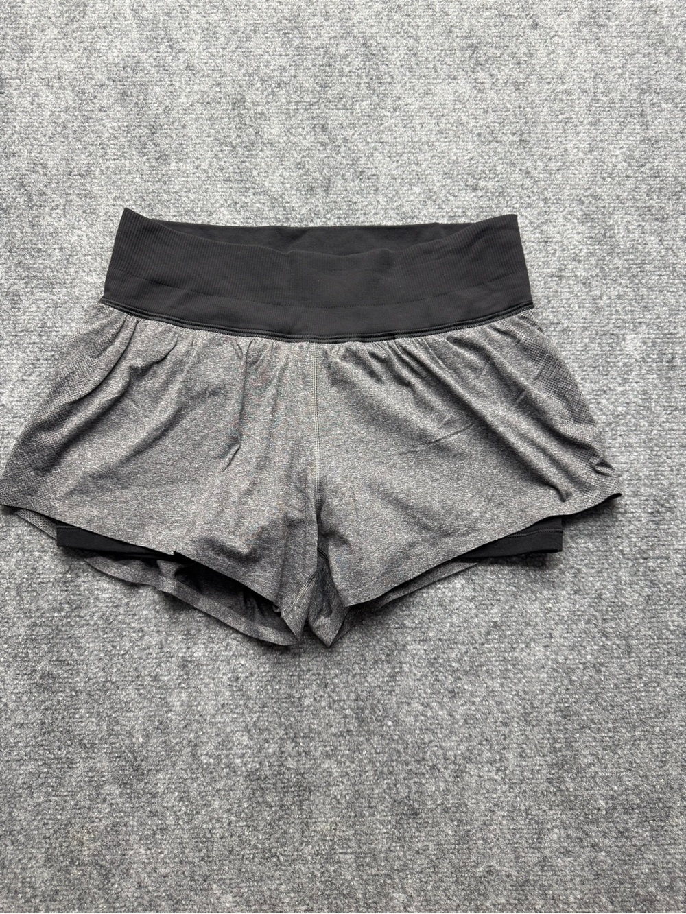 Lululemon Women’s 6 SEAMLESS MOVES SHORT 2.5'' Heathered Gray/Black Shorts